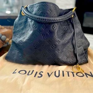 Louis Vuitton Black Artsy Mm